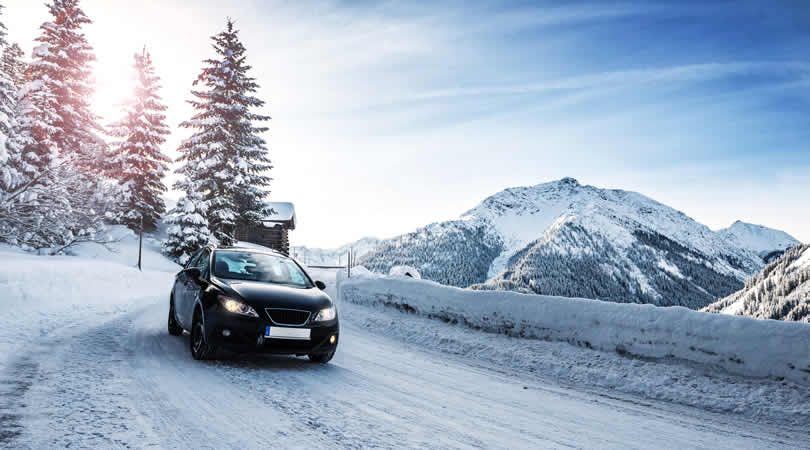 De auto is een ideaal vervoermiddel op weg naar de wintersport